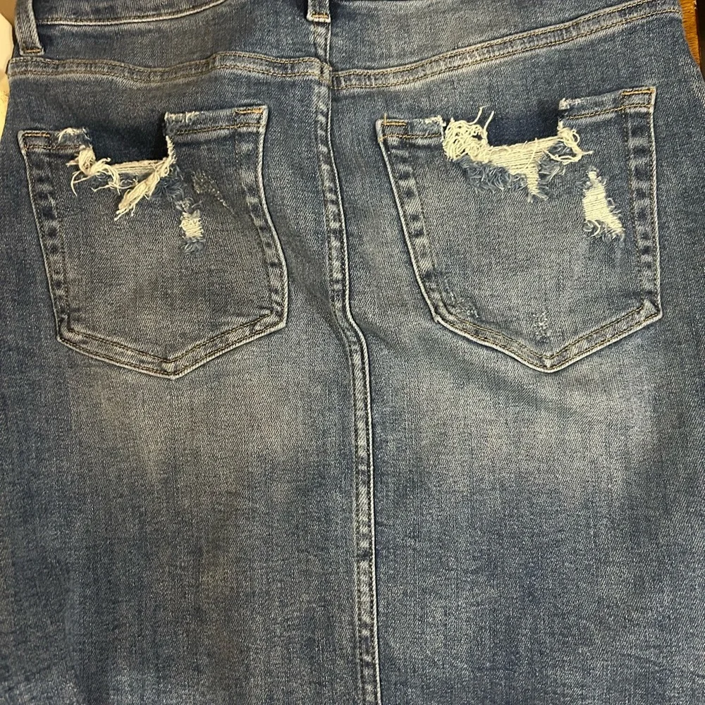 Risen size medium denim skirt - Picture 2 of 4